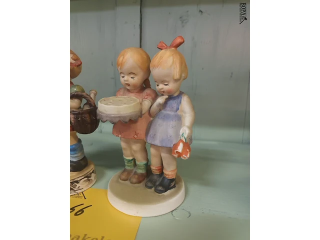 Lot 66 - oude beeldjes. 2 stuks - afbeelding 2 van  4