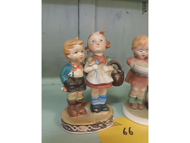 Lot 66 - oude beeldjes. 2 stuks - afbeelding 3 van  4