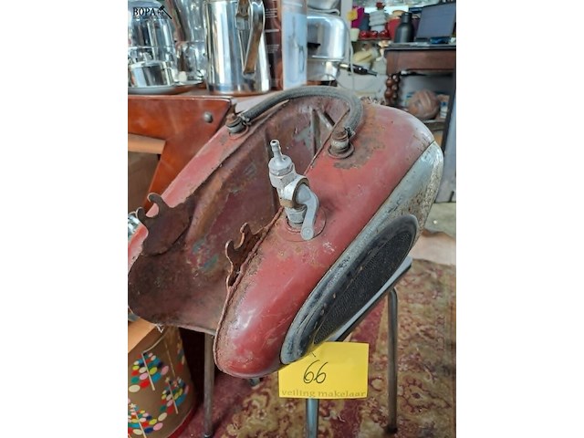 Lot 66 - oude puch sv125 benzinetank - origineel voorspatbord motobéc - afbeelding 3 van  6