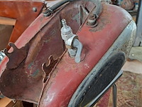 Lot 66 - oude puch sv125 benzinetank - origineel voorspatbord motobéc - afbeelding 3 van  6