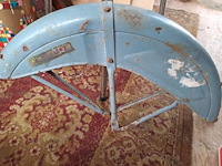 Lot 66 - oude puch sv125 benzinetank - origineel voorspatbord motobéc - afbeelding 4 van  6
