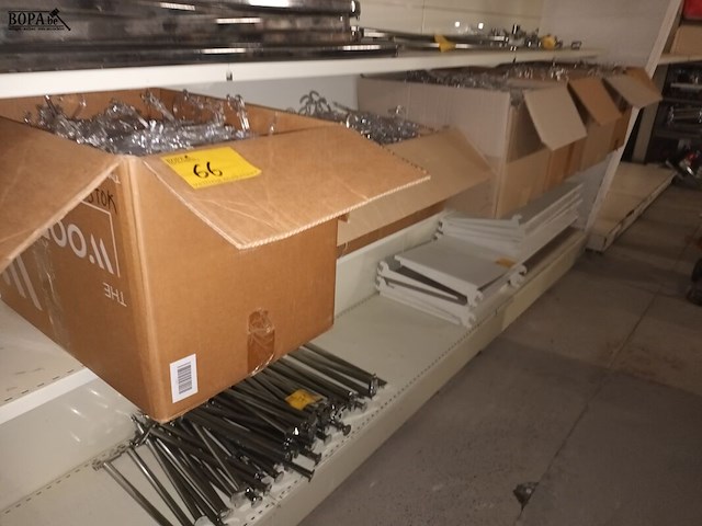 Lot 66 - plastieken kleerhangers. 6 dozen - afbeelding 1 van  3