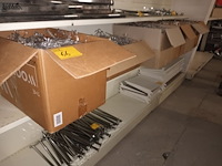 Lot 66 - plastieken kleerhangers. 6 dozen - afbeelding 1 van  3
