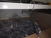 Lot 66 - plastieken kleerhangers. 6 dozen - afbeelding 2 van  3