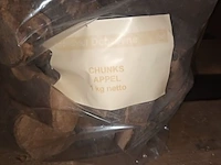 Lot 66 - rookhout chunks appel 1 kg. 6 stuks - afbeelding 3 van  3