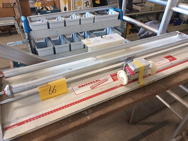 Lot 66 - snijmachine voor behangpapier - afbeelding 1 van  8
