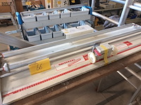 Lot 66 - snijmachine voor behangpapier - afbeelding 1 van  8