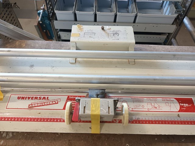Lot 66 - snijmachine voor behangpapier - afbeelding 2 van  8