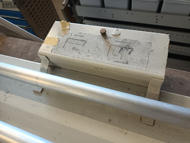 Lot 66 - snijmachine voor behangpapier - afbeelding 3 van  8