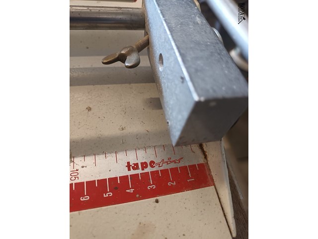 Lot 66 - snijmachine voor behangpapier - afbeelding 8 van  8