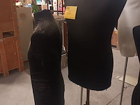 Lot 66 - stoffen paspop op houten voet. 2 stuks - afbeelding 2 van  3