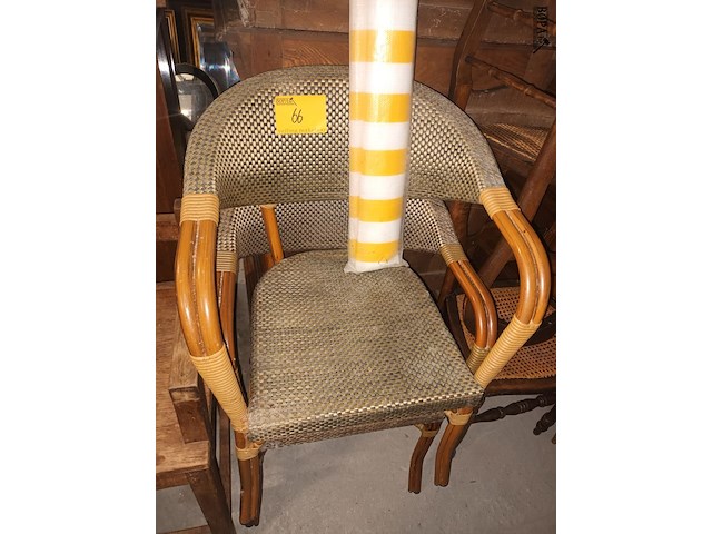 Lot 66 - terrasstoelen en windscherm - afbeelding 1 van  3