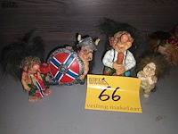 Lot 66 - trollen figuurtjes. 4 stuks - afbeelding 1 van  3