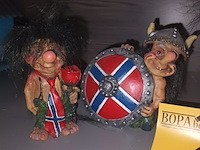 Lot 66 - trollen figuurtjes. 4 stuks - afbeelding 2 van  3