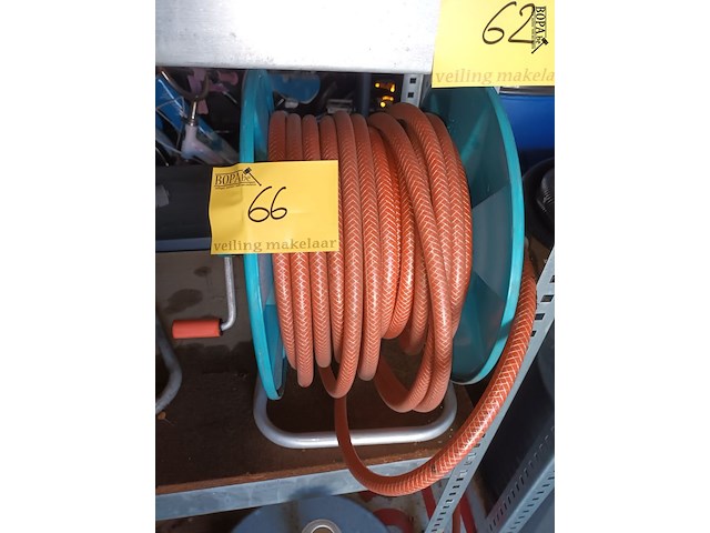 Lot 66 - tuinslang gardena op haspel - afbeelding 1 van  3