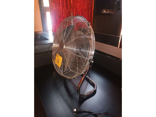 Lot 66 - ventilator domo - afbeelding 2 van  3