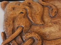 Lot 66 - vintage houten dienblad olifant en slang - afbeelding 5 van  5