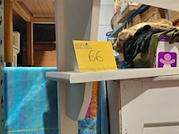 Lot 66 - wit gelakt wandrekje - afbeelding 3 van  4