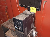 Lot 662 - hp desktop met scherm en kastje - afbeelding 1 van  3