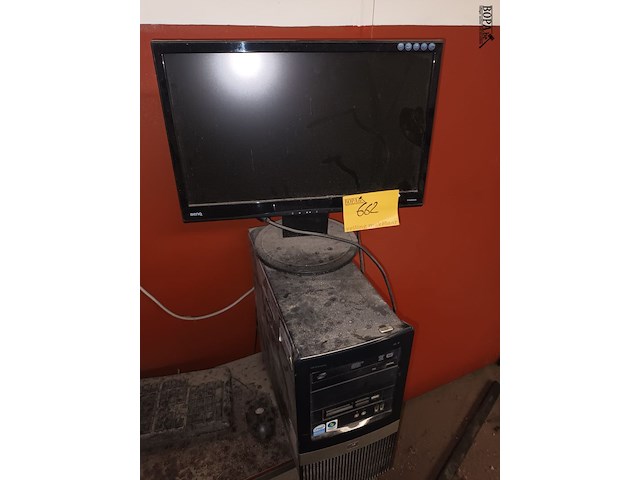 Lot 662 - hp desktop met scherm en kastje - afbeelding 3 van  3