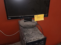 Lot 662 - hp desktop met scherm en kastje - afbeelding 3 van  3