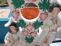 Lot 664 - beeld in porselein - afbeelding 2 van  2