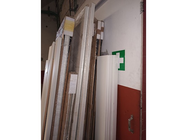 Lot 665 - lot onderdelen van meubels - afbeelding 2 van  4