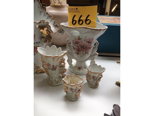 Lot 666 - brusselse cornetvazen. 10 stuks - afbeelding 2 van  4