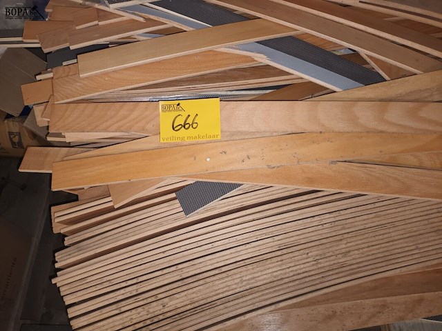 Lot 666 - onderdelen voor lattenbodems - afbeelding 5 van  5