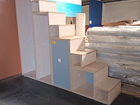 Lot 668 - trap met opbergruimte - afbeelding 1 van  3