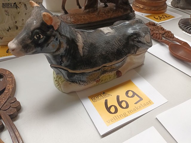 Lot 669 - dekselpot koe - afbeelding 2 van  4