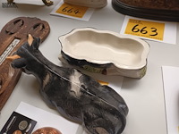 Lot 669 - dekselpot koe - afbeelding 3 van  4