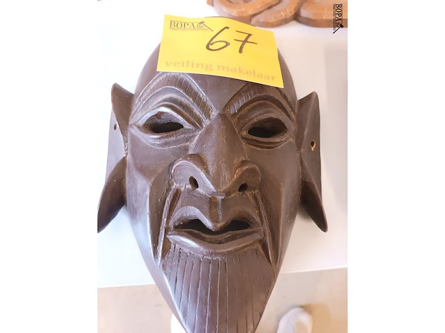 Lot 67 - afrikaans masker - afbeelding 1 van  4