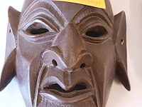 Lot 67 - afrikaans masker - afbeelding 1 van  4