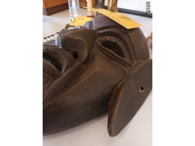 Lot 67 - afrikaans masker - afbeelding 4 van  4