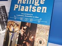 Lot 67 - boeken religie en medaillon. 4 stuks - afbeelding 2 van  4