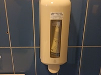 Lot 67 - boiler, zeepdispenser en vuilnisbakje - afbeelding 3 van  4