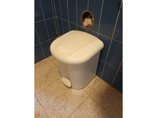 Lot 67 - boiler, zeepdispenser en vuilnisbakje - afbeelding 4 van  4