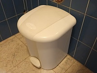 Lot 67 - boiler, zeepdispenser en vuilnisbakje - afbeelding 4 van  4