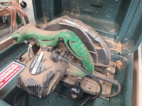 Lot 67 - cirkelzaag hitachi - afbeelding 4 van  4