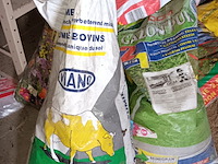 Lot 67 - diverse soorten bemesting - afbeelding 2 van  5