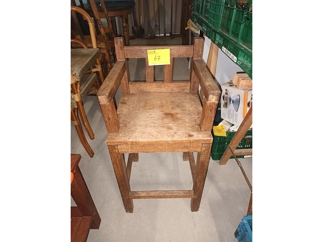 Lot 67 - houten brutalistische stoel - afbeelding 2 van  3