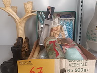 Lot 67 - kandelaars en kaarsen - afbeelding 1 van  4