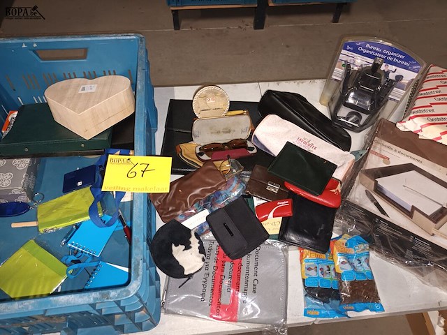 Lot 67 - kantoormateriaal en portefeuilles - afbeelding 1 van  5