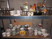 Lot 67 - keukenmateriaal en huisraad. inhoud rek - afbeelding 3 van  5