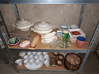 Lot 67 - keukenmateriaal en huisraad. inhoud rek - afbeelding 4 van  5