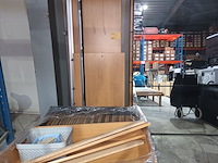 Lot 67 - kleerkast met spiegeldeur - afbeelding 1 van  10