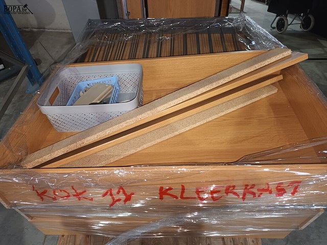 Lot 67 - kleerkast met spiegeldeur - afbeelding 2 van  10