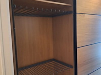 Lot 67 - kleerkast met spiegeldeur - afbeelding 8 van  10