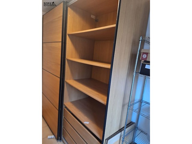 Lot 67 - kleerkast met spiegeldeur - afbeelding 9 van  10